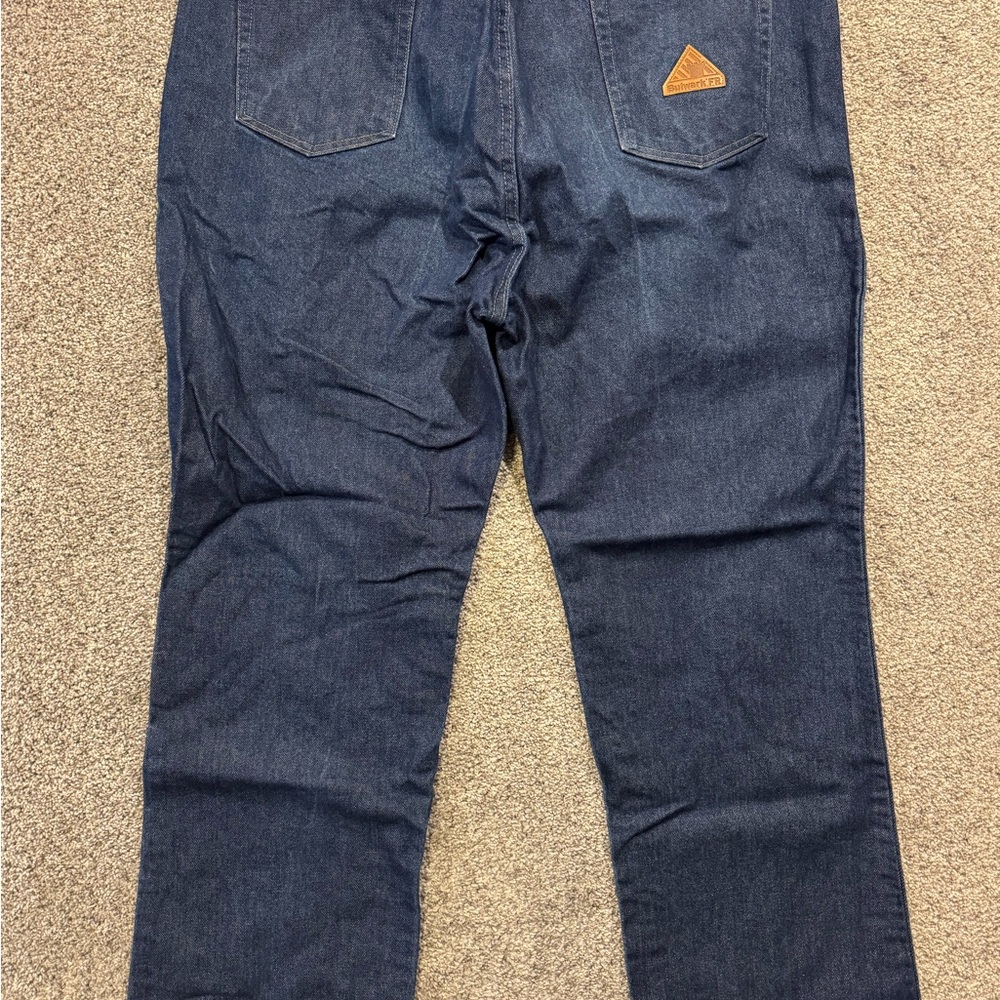 Bulwark FR Jeans Mens 46x32 Relaxed Fit Flame Resistant Workwear Dark Wash Denim - Picture 2 of 10